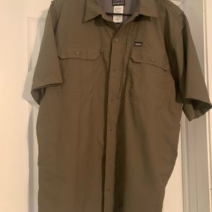 Men Patagonia “fishing”shirt